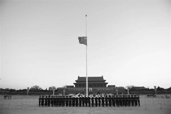 今天,举国哀悼,下半旗志哀